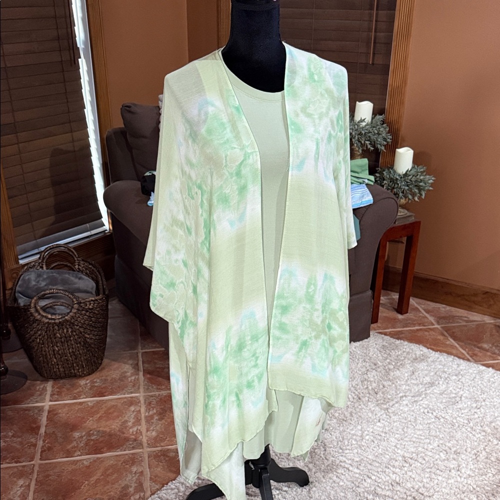 Time and Tru Light Green Tie-Dye Kimono